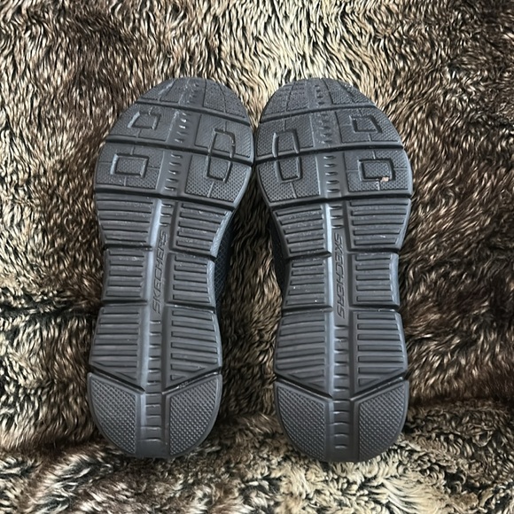 Men’s Skechers Hands Free Swift Fit Shoes - Picture 13 of 14